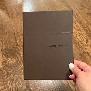 Cloture shop Authentic Louis Vuitton box